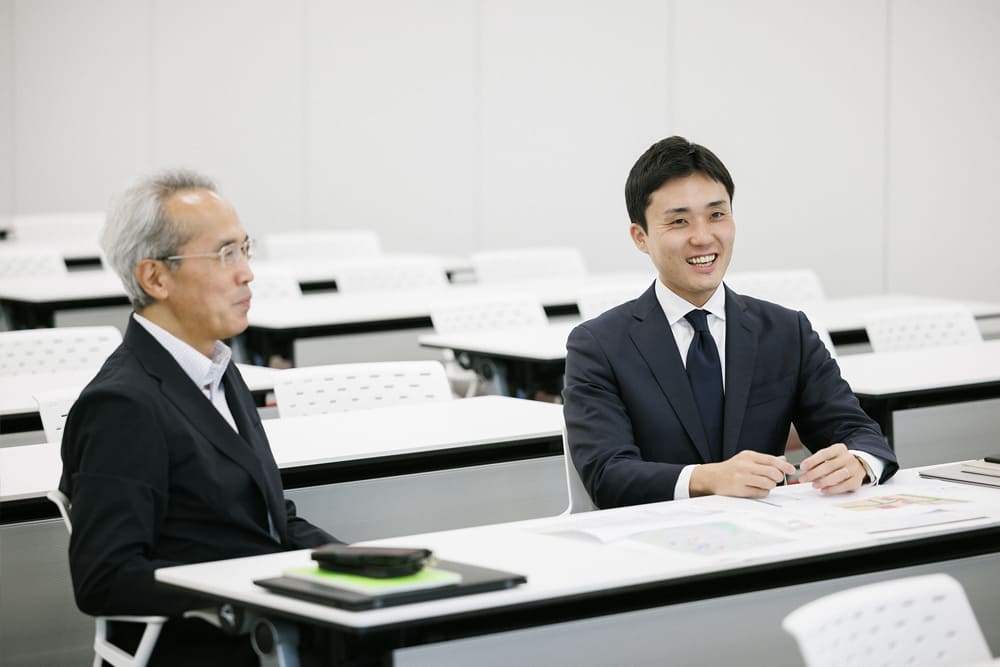 CFO：阿部和彦ｘ経営企画・海外事業 執行役員：小沼佳久ｘ経営企画・海外事業：村山雅一